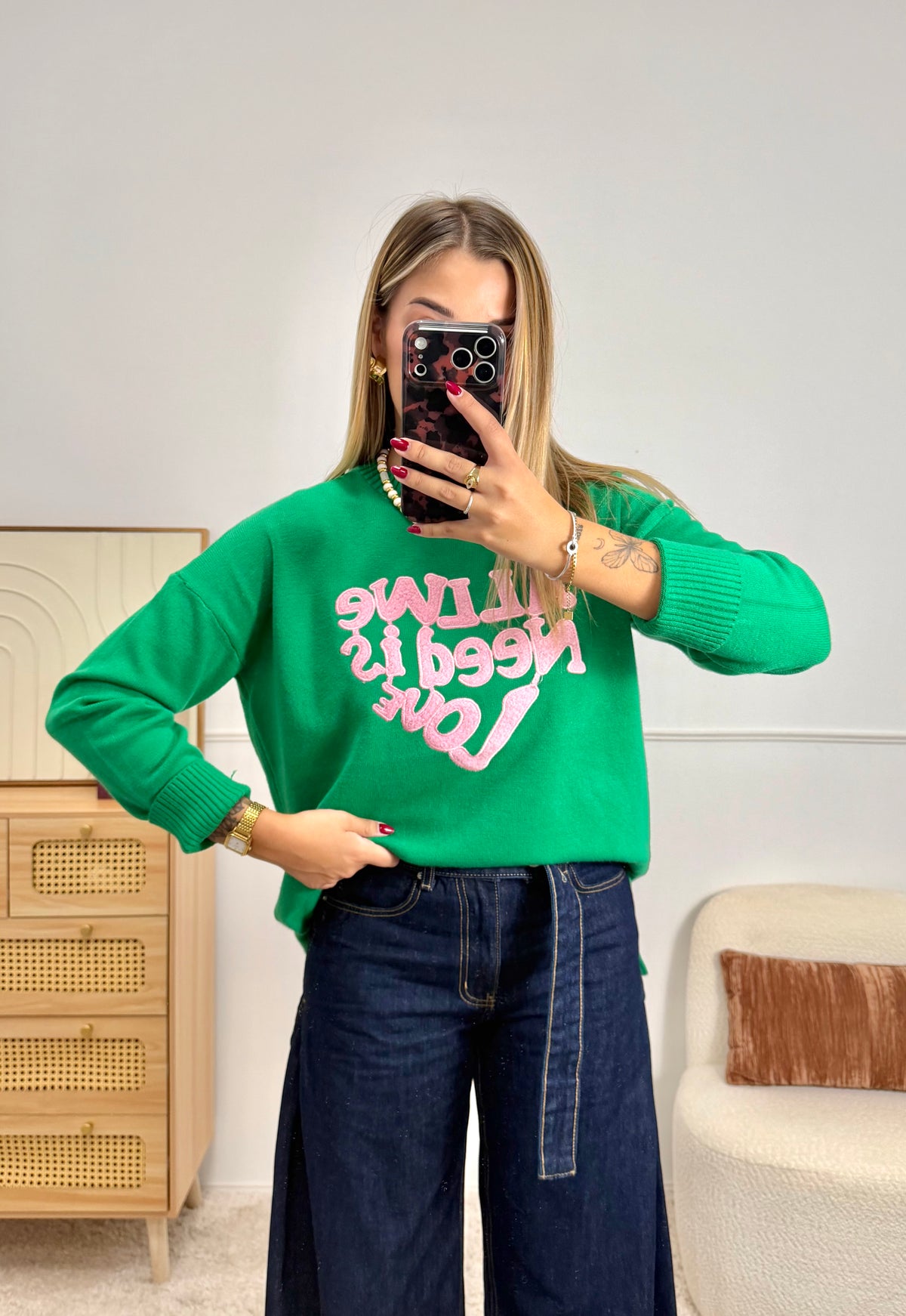 Pull VERT maille inscription All We Need Is Love