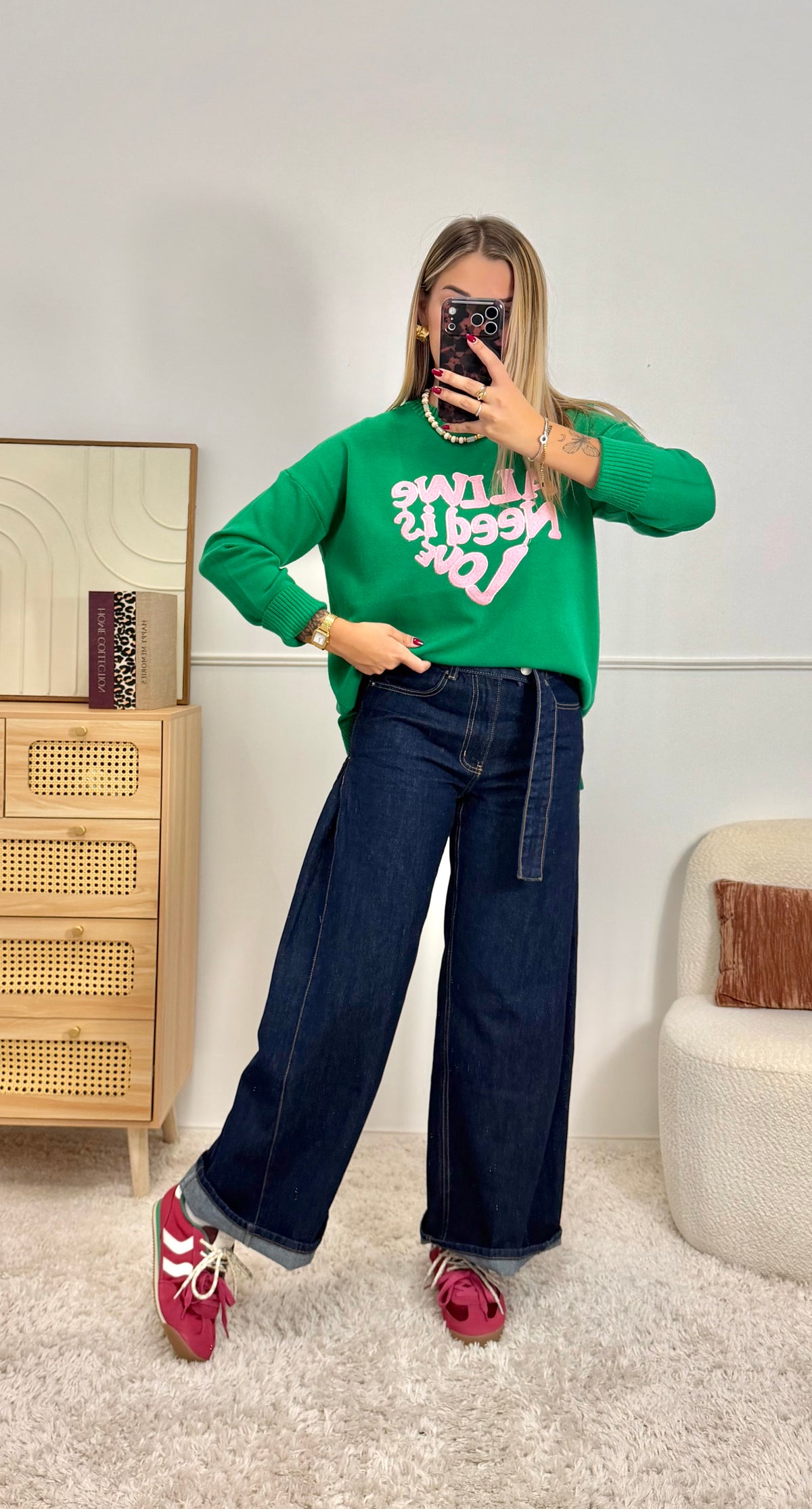 Pull VERT maille inscription All We Need Is Love