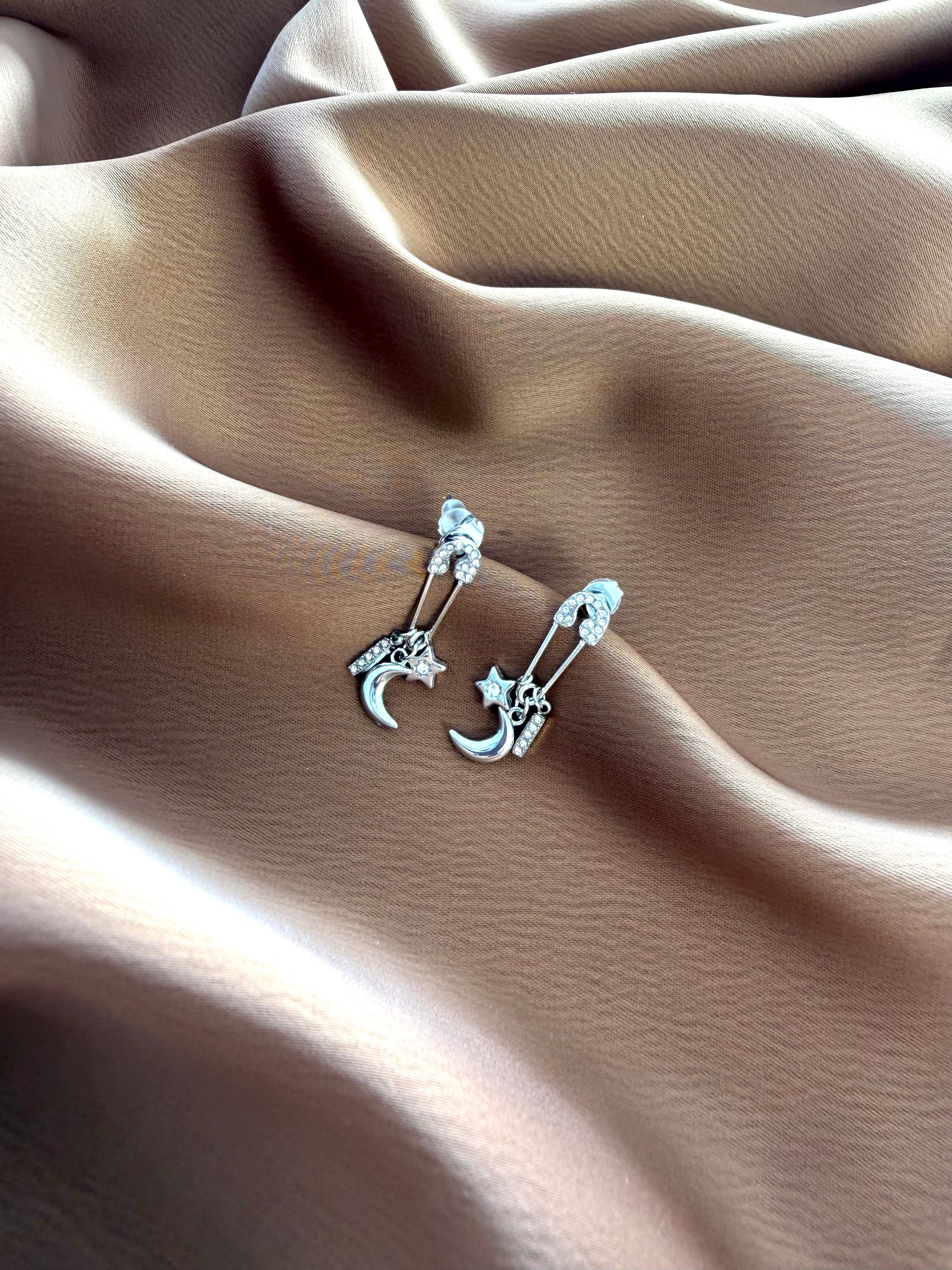 Boucle d’oreille Épingle à nourrice & Lune