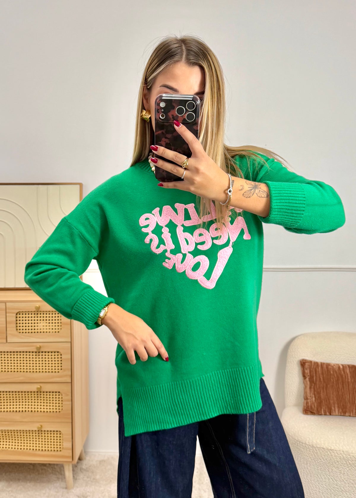 Pull VERT maille inscription All We Need Is Love