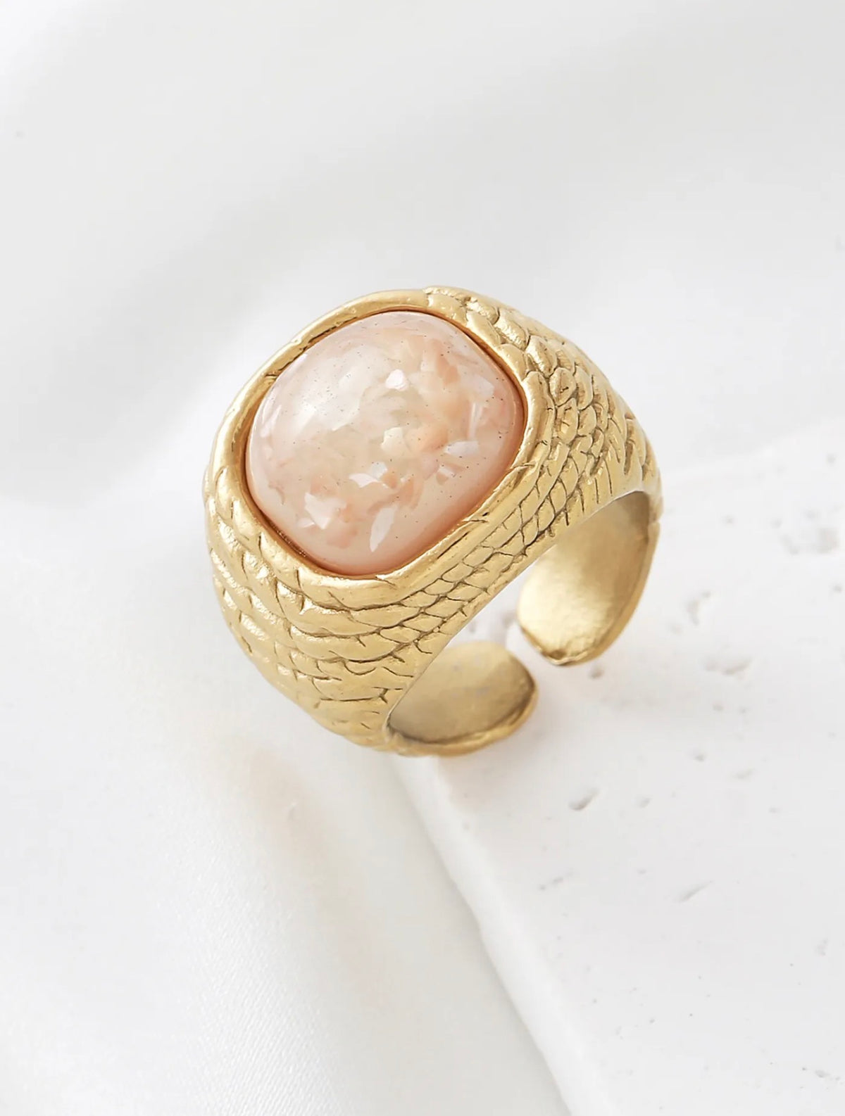 Bague chevalière pierre beige