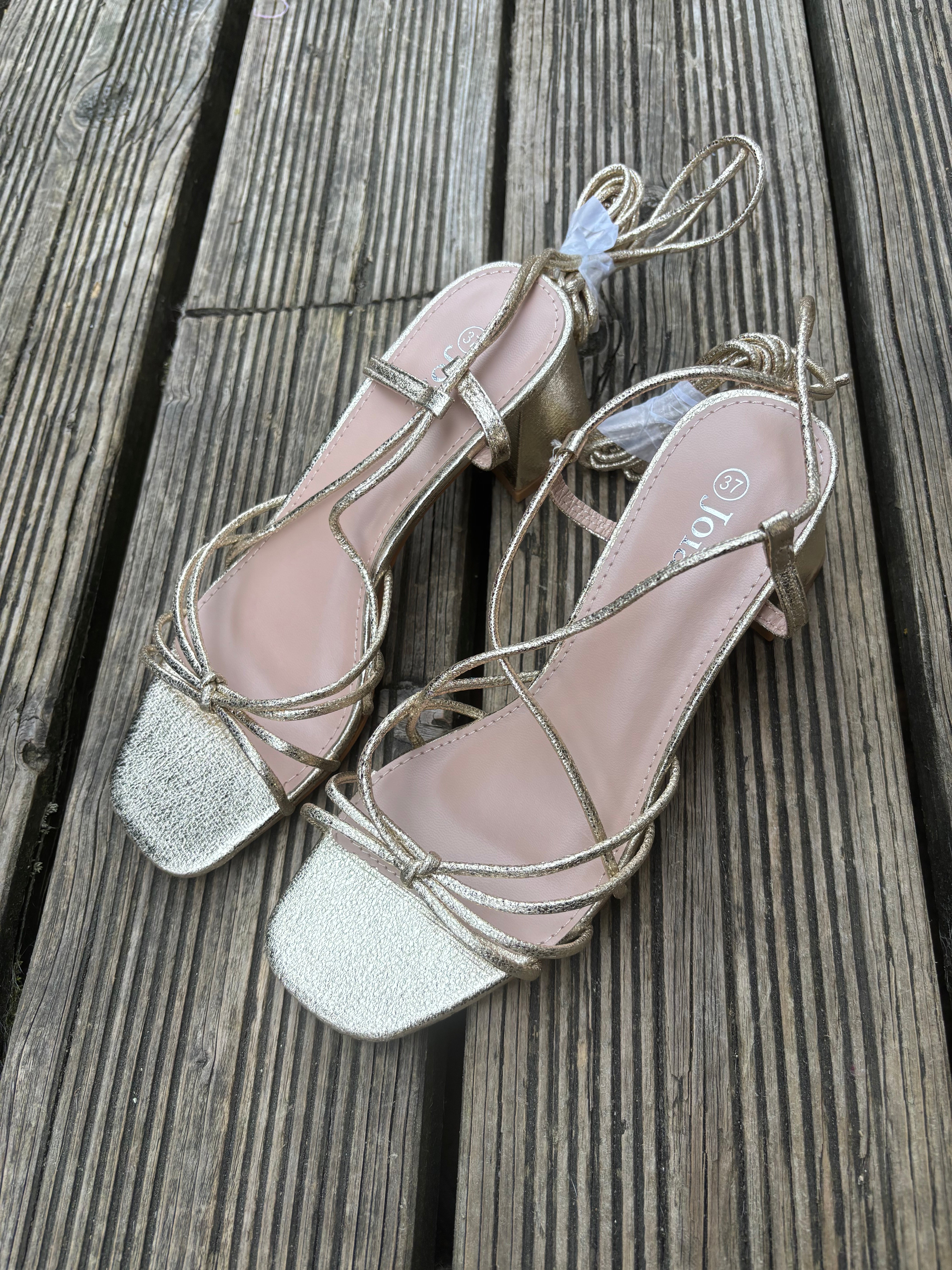 Sandales à Talon Dorée