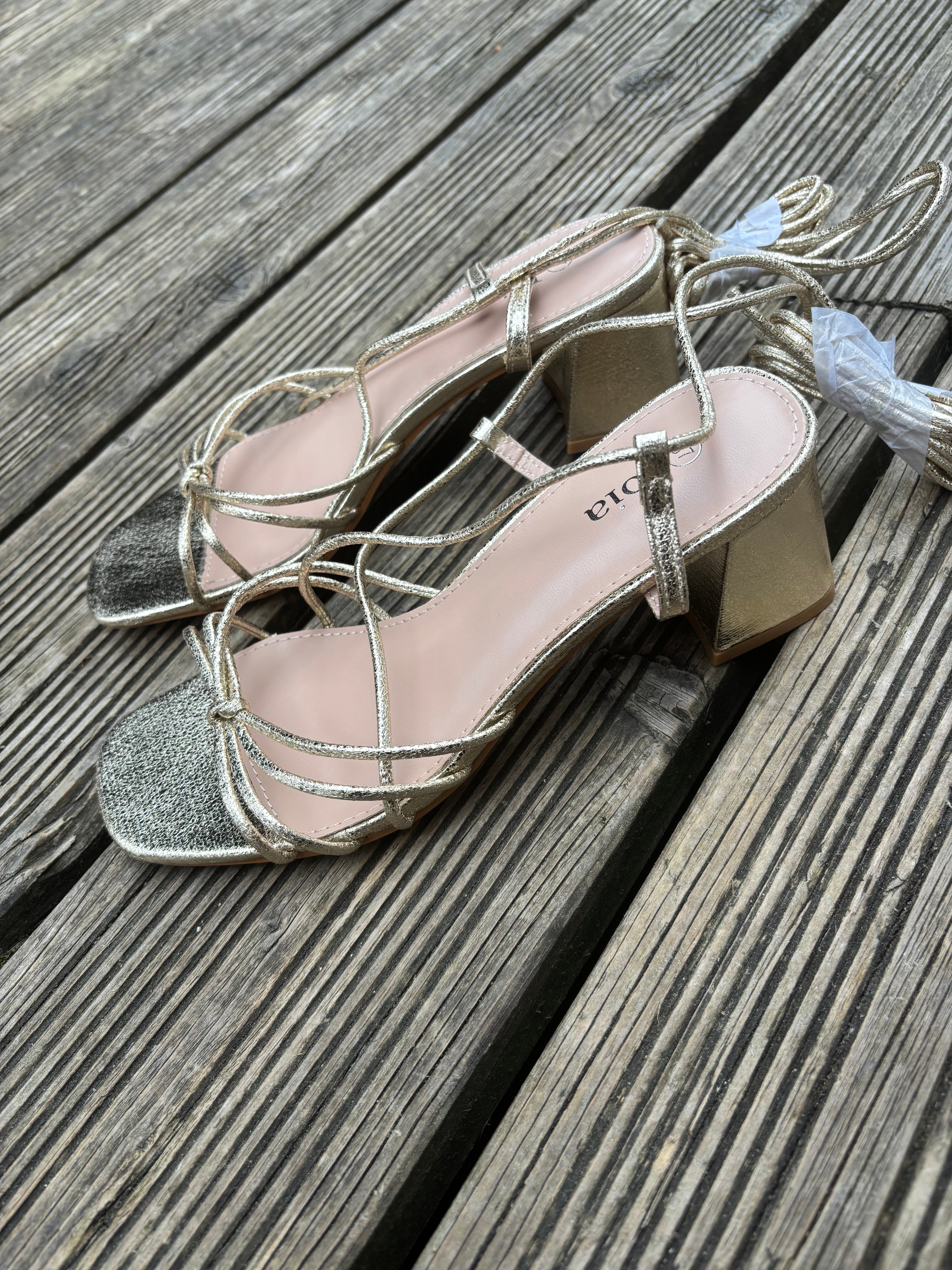 Sandales à Talon Dorée