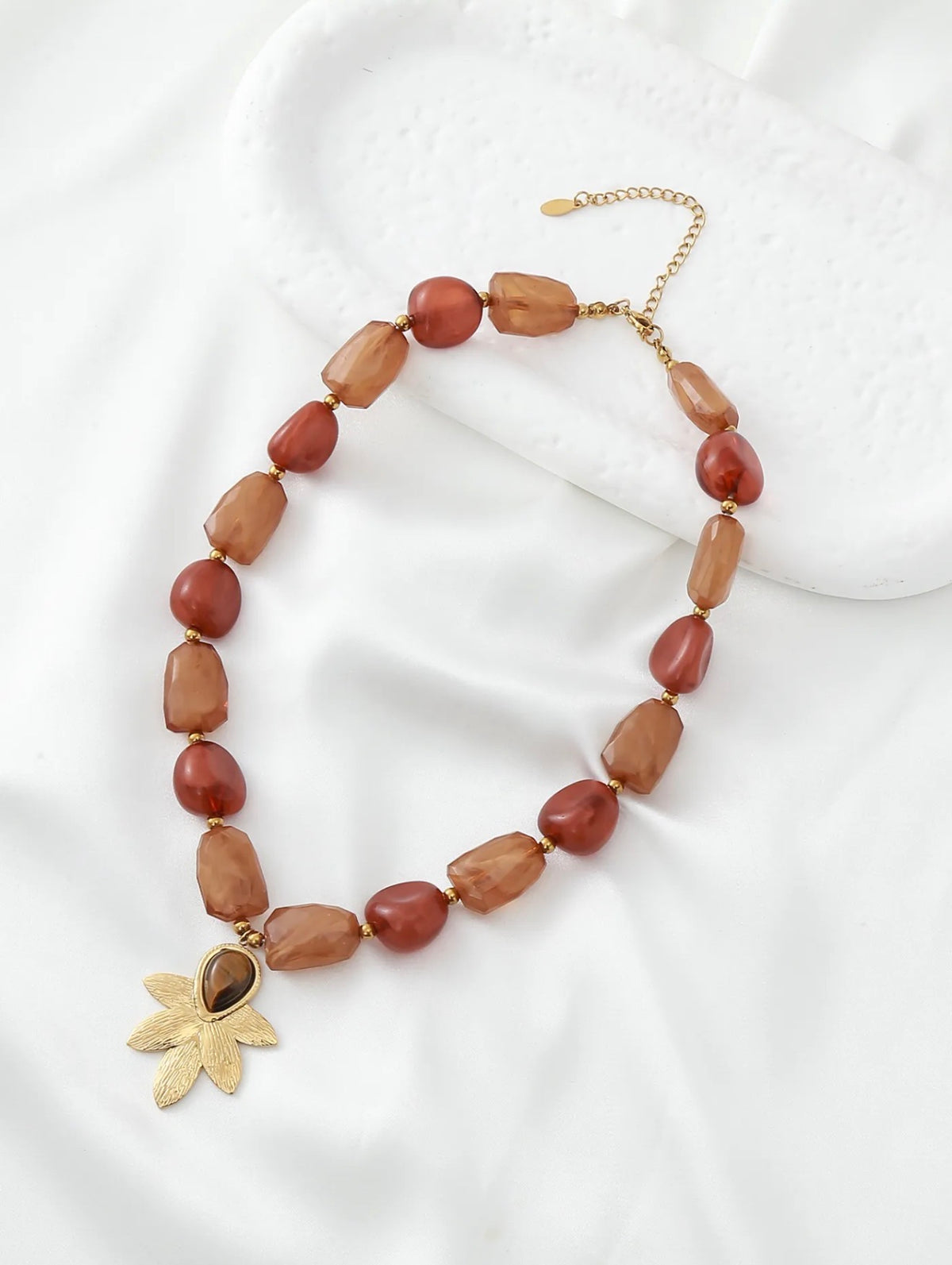 Collier perle feuille d'érable