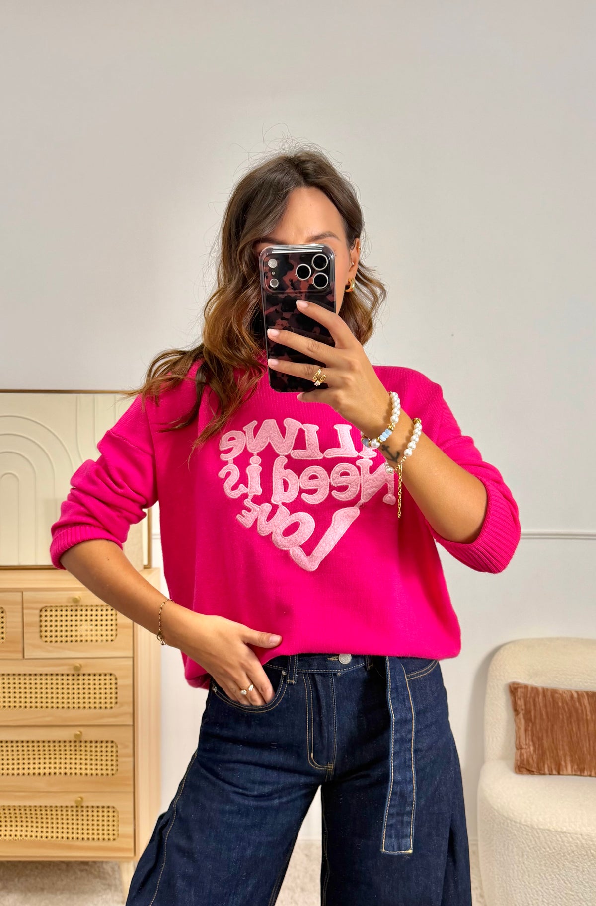 Pull FUCHSIA maille inscription All We Need Is Love
