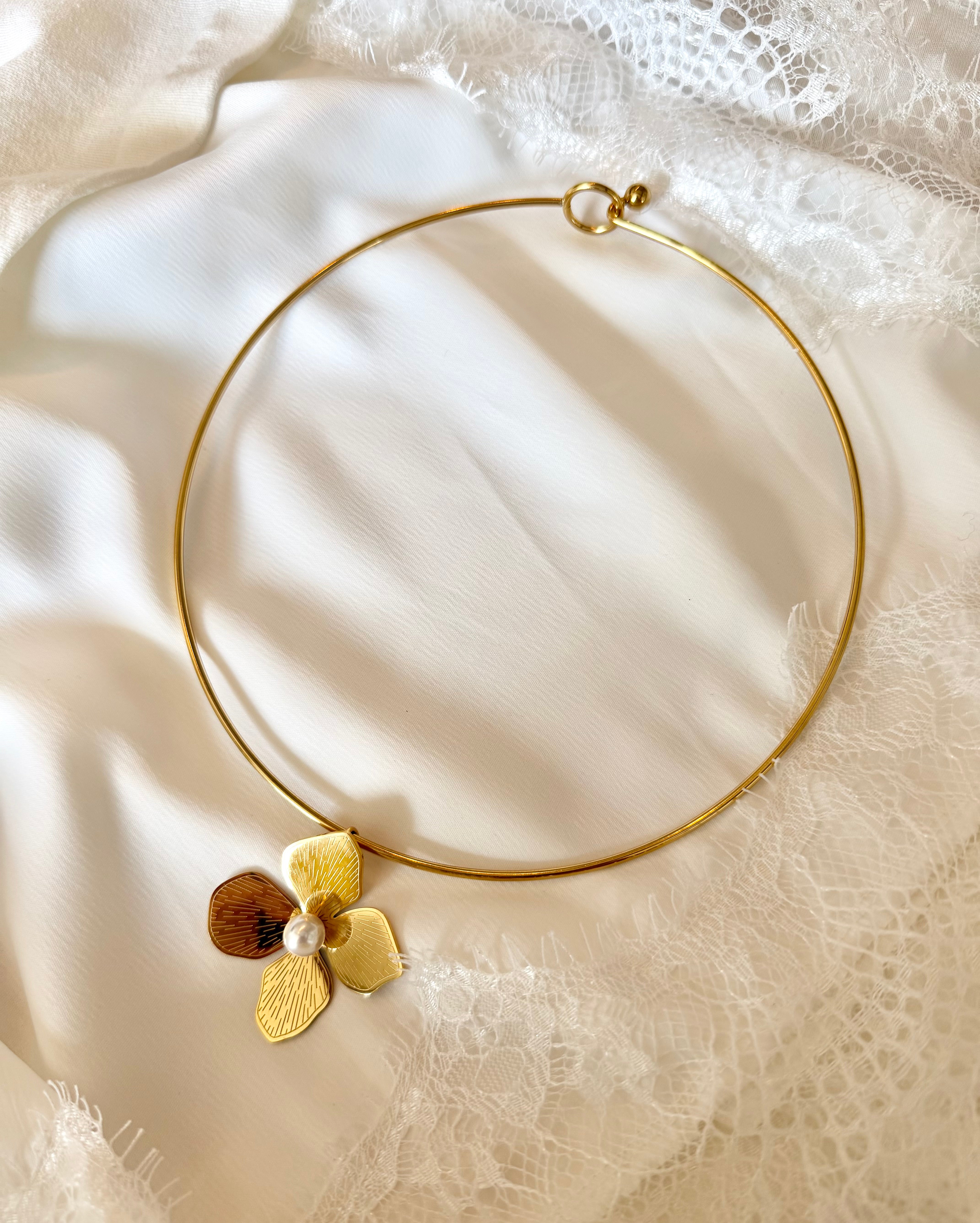 Collier Rigide Fleur & Perle
