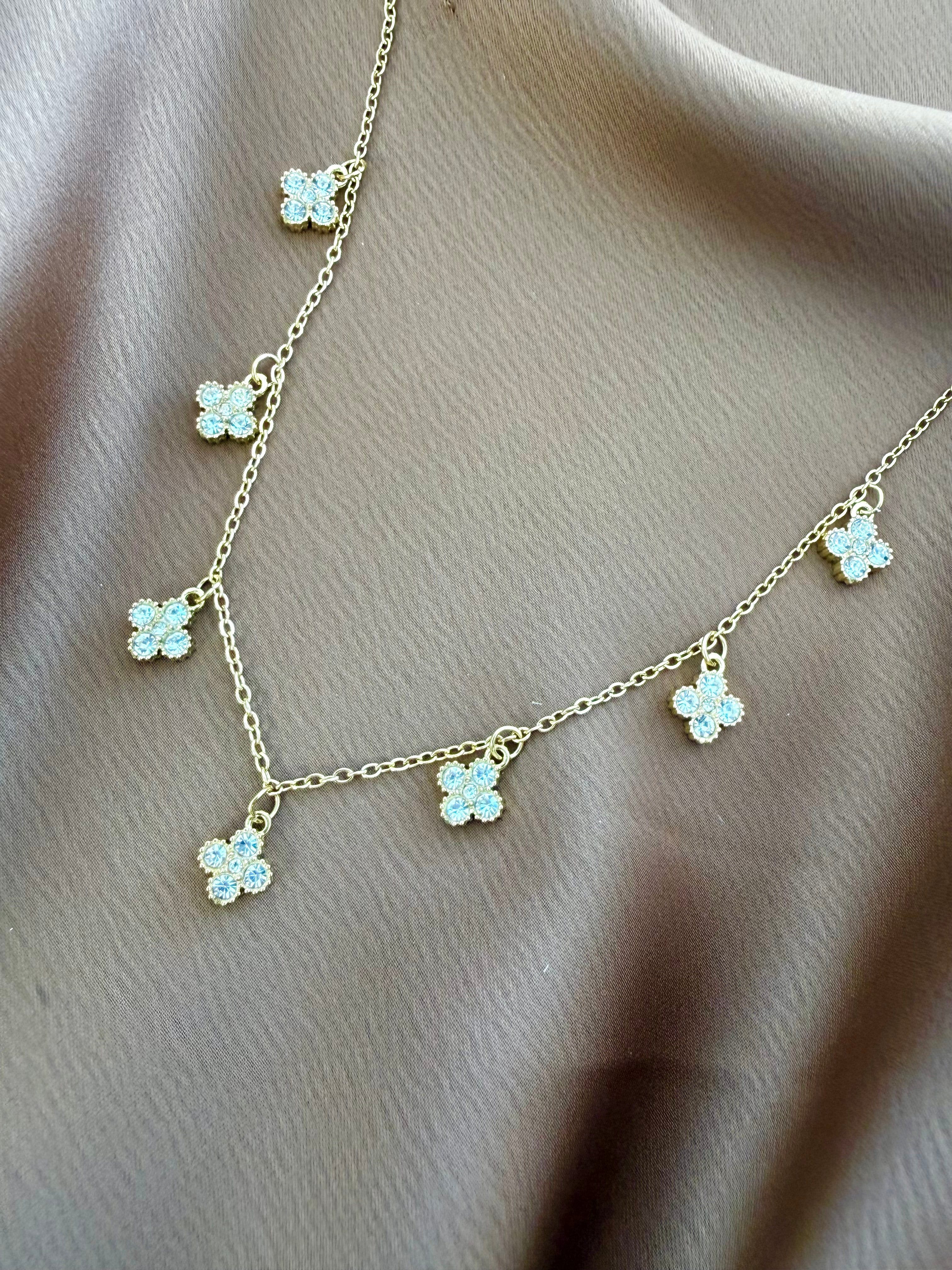 Collier Fleurs en Cristaux