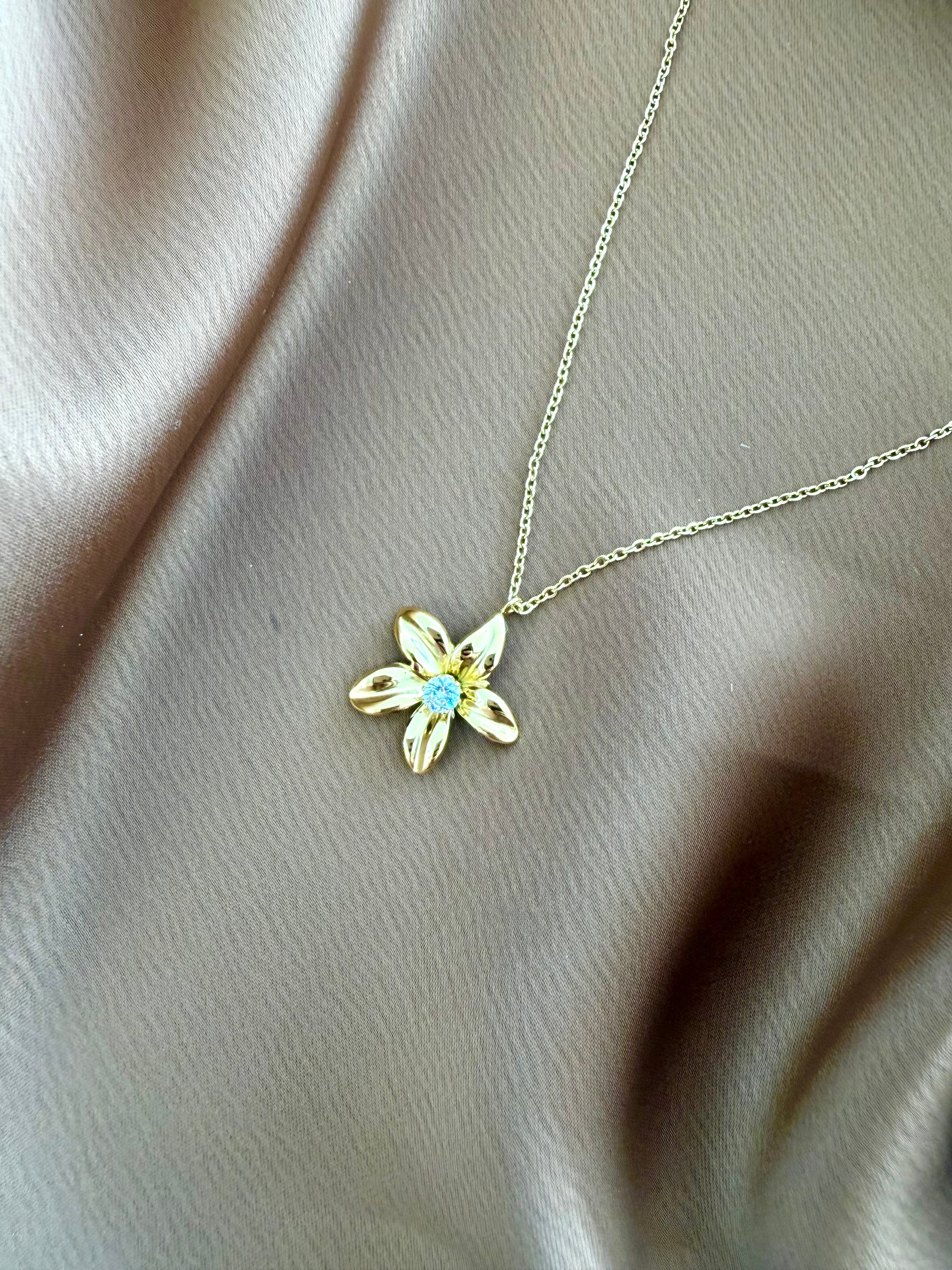 Collier Fleur Dorée avec Cristal