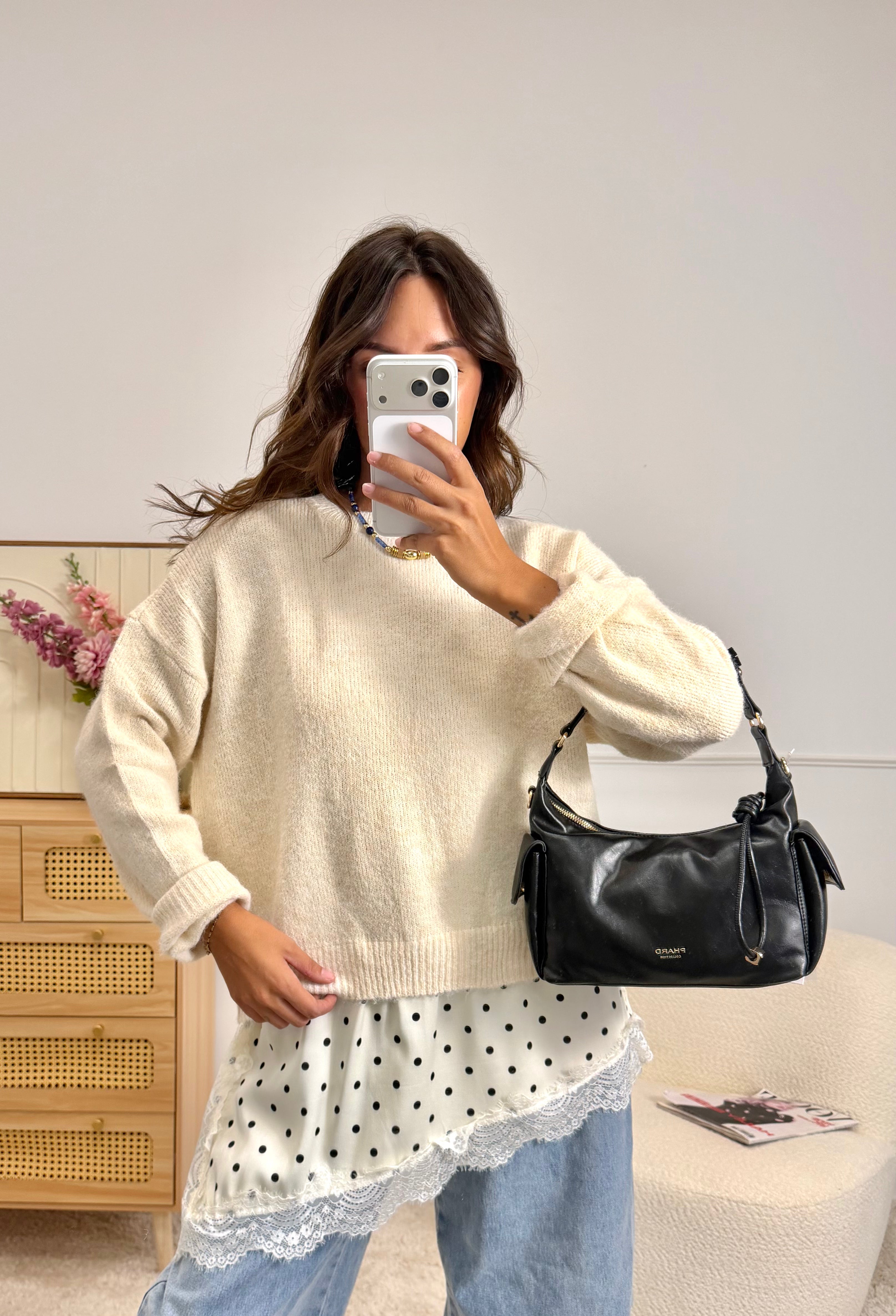 Pull dentelle beige à pois noir